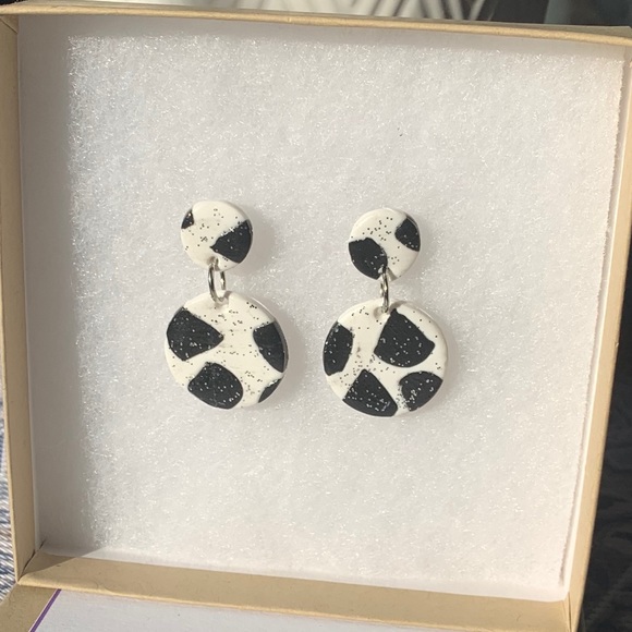 *SOLD* Glitter Earrings! ✨✨ 2/$25 - Picture 1 of 2